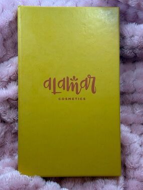 Alamar Cosmetics Reina Del Caribe Eyeshadow Palette - Vol 1